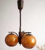 Plafondlamp - acryl - Een drie-lichts hanglamp in