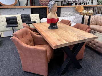TOPDEAL !! Nieuwe Houten Eettafel incl.4 Luxe nubuck Stoelen, Ophalen, Zo goed als nieuw, Stoer