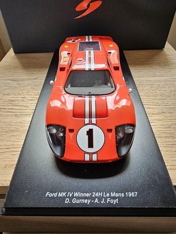 Spark 1:18 - Model raceauto - Ford Motor Company / Shelby, Nieuw