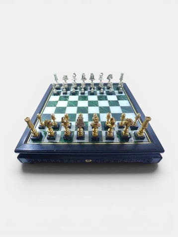 jeu dechecs en bronze doré et argenté socle en marbre