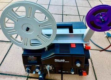 Pallas Soundmatic 800M Projector