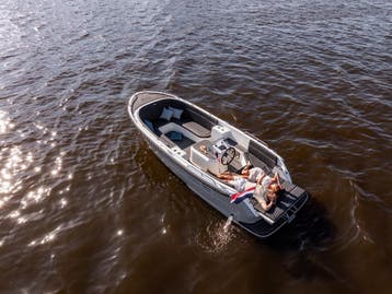 Primeur 700 LOUNGE | Vetus 42 pk | Vaarklaar |, Nieuw, Polyester, Diesel, Binnenboordmotor