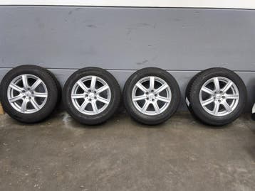 Toyota RAV4 winterset 17 inch Bridgestone Blizzak 6 mm, Gebruikt, Banden en Velgen, 17 inch, Personenwagen
