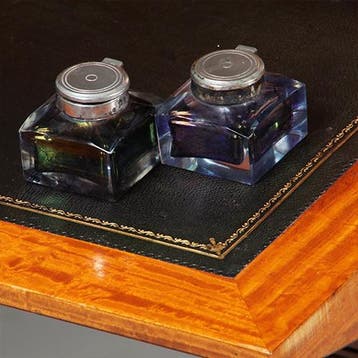 Satijnhouten damesbureau met inktpotjes en zeer fraai ingele, Antiek en Kunst, Ophalen of Verzenden