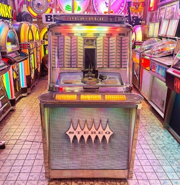 Rock-Ola 1495 Regis 200 Jukebox - Gerestaureerd, Ophalen, Gebruikt