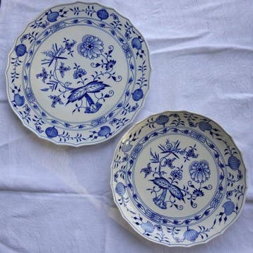 Meissen - Schaal (2) - ui-patroon, onderglazuurblauw -