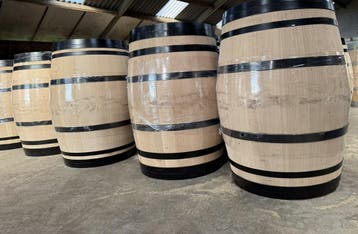 Wijnvaten 225L met zwarte banden - groothandel, Tuin en Terras, 150 liter of meer, Ophalen of Verzenden, Nieuw, Hout