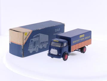 Schaal 1:50 Lion Car DAF vrachtauto met gesloten laadbak..., Ophalen of Verzenden, Zo goed als nieuw