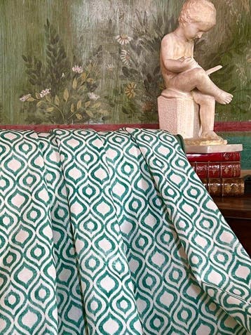 Dubbel breed. Ikat-geprint weefsel Ópera – Beperkte oplage –