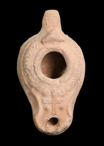 Byzantijns Terracotta Slipper-olielamp met kruismotief