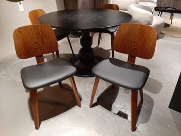 Classic Eetkamerstoelen (set van 4) **SHOWROOMMODEL**, Huis en Inrichting, Nieuw, Zwart, Hout