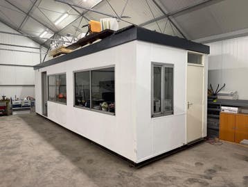 Kantoorunit 8,50 x 2,85 m – keuken – toilet – ca. 24 m²