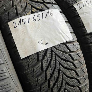 2 x Nexen 215-65-16 Winterbanden 7mm, 16 inch, Band(en), Personenwagen, Gebruikt