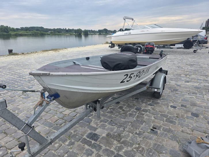 sylvan visboot met trailer en motor, Watersport en Boten, Vis- en Consoleboten, Buitenboordmotor, 10 tot 30 pk, Viertaktmotor