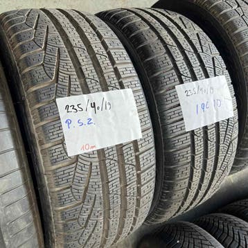 2 x Pirelli Scorpion Zero 235-40-19 Winterbanden 10mm, 19 inch, Gebruikt, 235 mm, Band(en)
