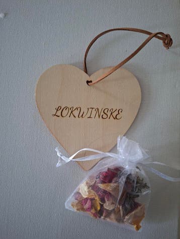 Houten hart met tekst en potpourrizakje., Tekstbord, Nieuw, Ophalen of Verzenden, Hout