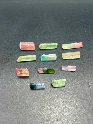tweekleurige tourmalijn Kristalen - Hoogte: 17 mm - Breedte:, Verzamelen, Mineralen en Fossielen