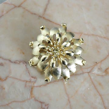 Vintage gouden bloemvormige broche, Sieraden, Tassen en Uiterlijk, Broches, Ophalen of Verzenden, Gebruikt, Goud, Goud