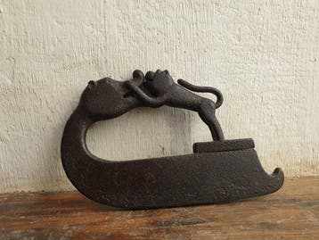 Een ijzeren aansteker voor een geweer met twee tegenover, Antiek en Kunst