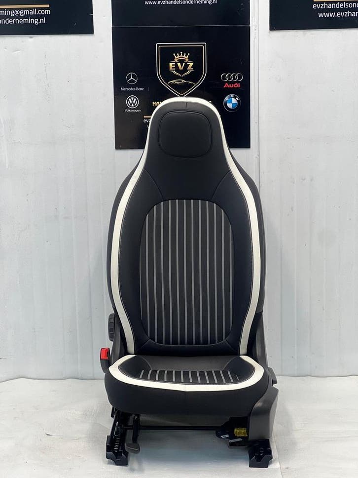 Renault Twingo bekleding stoel links voor bj.2019 zwart wit, Auto-onderdelen, Interieur en Bekleding, Gebruikt, Renault