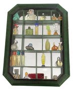 Parfumfles - Glas, Hout - Vitrine met 24 miniaturen