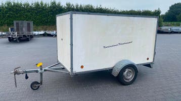 Gesloten 750 kg bakwagen Gesloten Aanhangwagen, Ophalen of Verzenden, Gebruikt