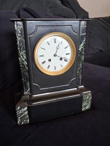 Pendule - Horloge de cheminée ancienne Napoléon III . E.