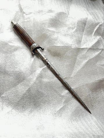 Middeleeuws IJzer Nierendolch 16e eeuw