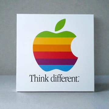Apple - Lichtbord - Apple lightbox advertising sign Think