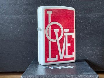 Zippo - Zippo Blanc & Rouge « LOVE » – Édition Romantique &, Nieuw