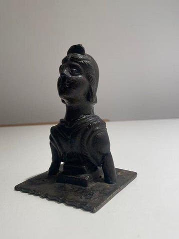 Oud-Romeins, Keizerrijk Brons onderstel met buste van Isis,