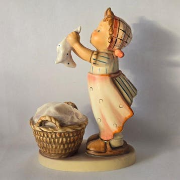 Goebel - Beeldje - Hummel 321 - Wash Day - TMK5 - Porselein