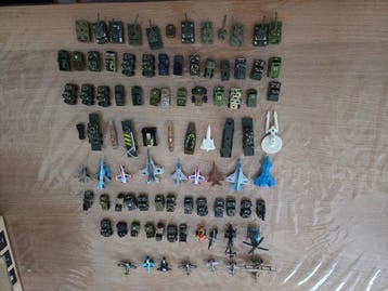 diecast - Speelgoed 88 rare small tanks, jeeps, helicopters, Nieuw
