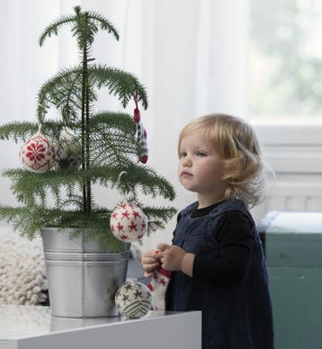 Breipatroon Scandinavische Kerstballen in Novita Viola - N, Ophalen of Verzenden, Nieuw