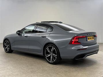 Volvo S60 2.0 B4 R-Design Black Optic | Pano | Virtual |, Automaat, Euro 6, Elektrisch, Nieuw