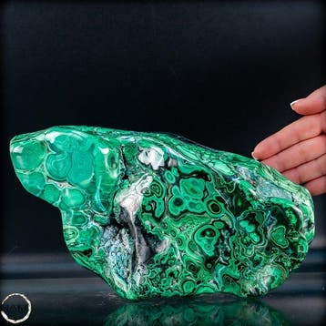 Malachiet Vrije Vorm – Expressieve natuurkunst in intens
