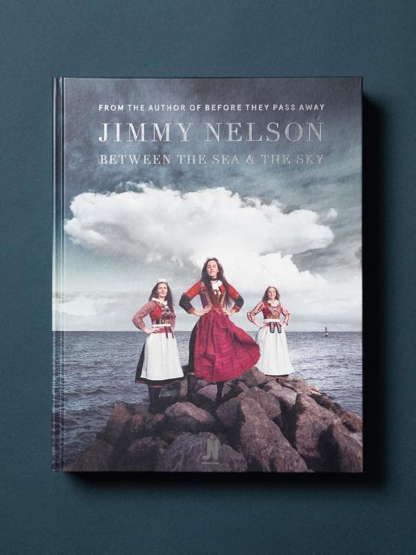 Between The Sea And The Sky 9789083083223 Jimmy Nelson, Boeken, Overige Boeken, Nieuw, Ophalen of Verzenden