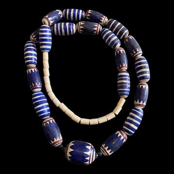 collier - V-vormige pijlen - Bamileke - Kameroen (Zonder