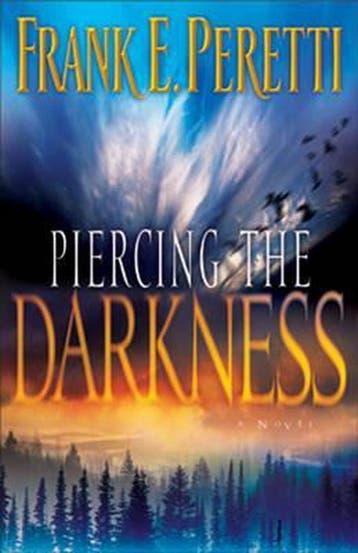Piercing the Darkness - Frank Peretti 9780891075271, Boeken, Verzenden, Gelezen, Frank Peretti