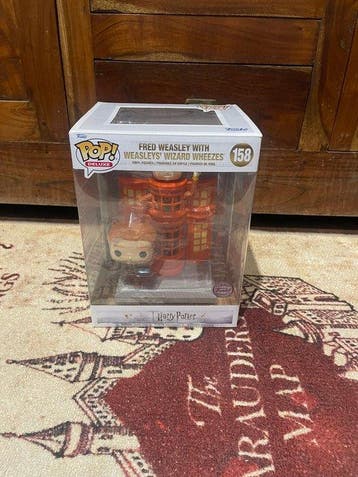 Funko - Funko Pop Fred Weasley with Weasleys’ Wizard Wheezes