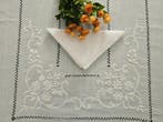 Tovaglia ricamata a mano in misto lino 12 posti tablecloth, Antiek en Kunst, Antiek | Kleden en Textiel