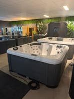 Jacuzzi / spa 200x200 – plug & play 220V – 50 jets – luxe, Ophalen, Zo goed als nieuw, Pomp, Vast