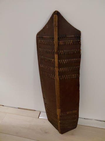 Een authentiek traditioneel gevechtschild - Kliau - Dayak -