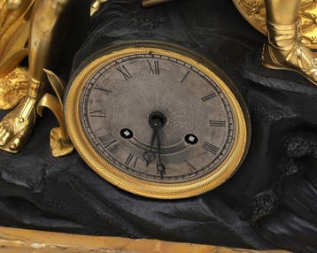 Een ormolu/ vuurverguld bronzen Charles X schouwpendule, Antiek en Kunst