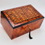 Sieradendoos - Hout (Thuya), hout, parelmoer, marqueterie,