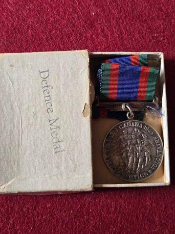Canada. Medal 1945 - Canadian Volunteer Service Medal -, Postzegels en Munten