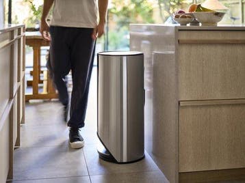 2dekans | Joseph Joseph Arc 30 liter slanke pedaalemmer met, Huis en Inrichting, Woonaccessoires | Prullenbakken, Ophalen of Verzenden