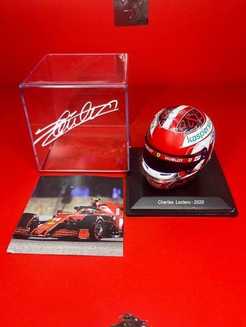 Ferrari - Charles Leclerc Autographed - 2020 - Helm op, Verzamelen, Nieuw