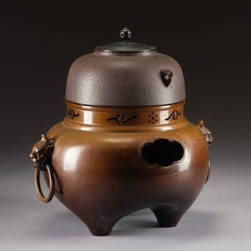 Theepot en brandertje  (chagama) - Brons, IJzer (gegoten)