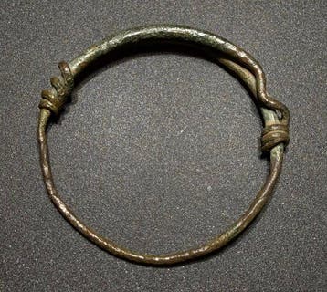 Viking periode Brons Elegante en stevige Knot